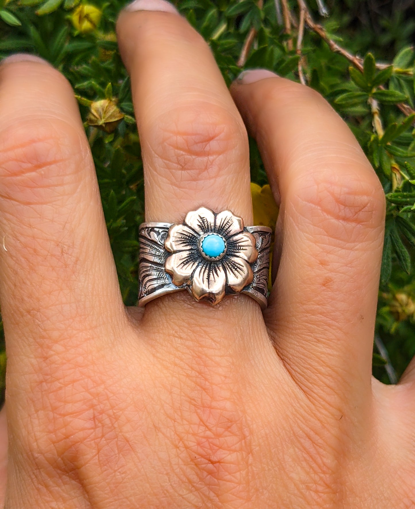 Beautiful engraved ring with Kingman turquoise.