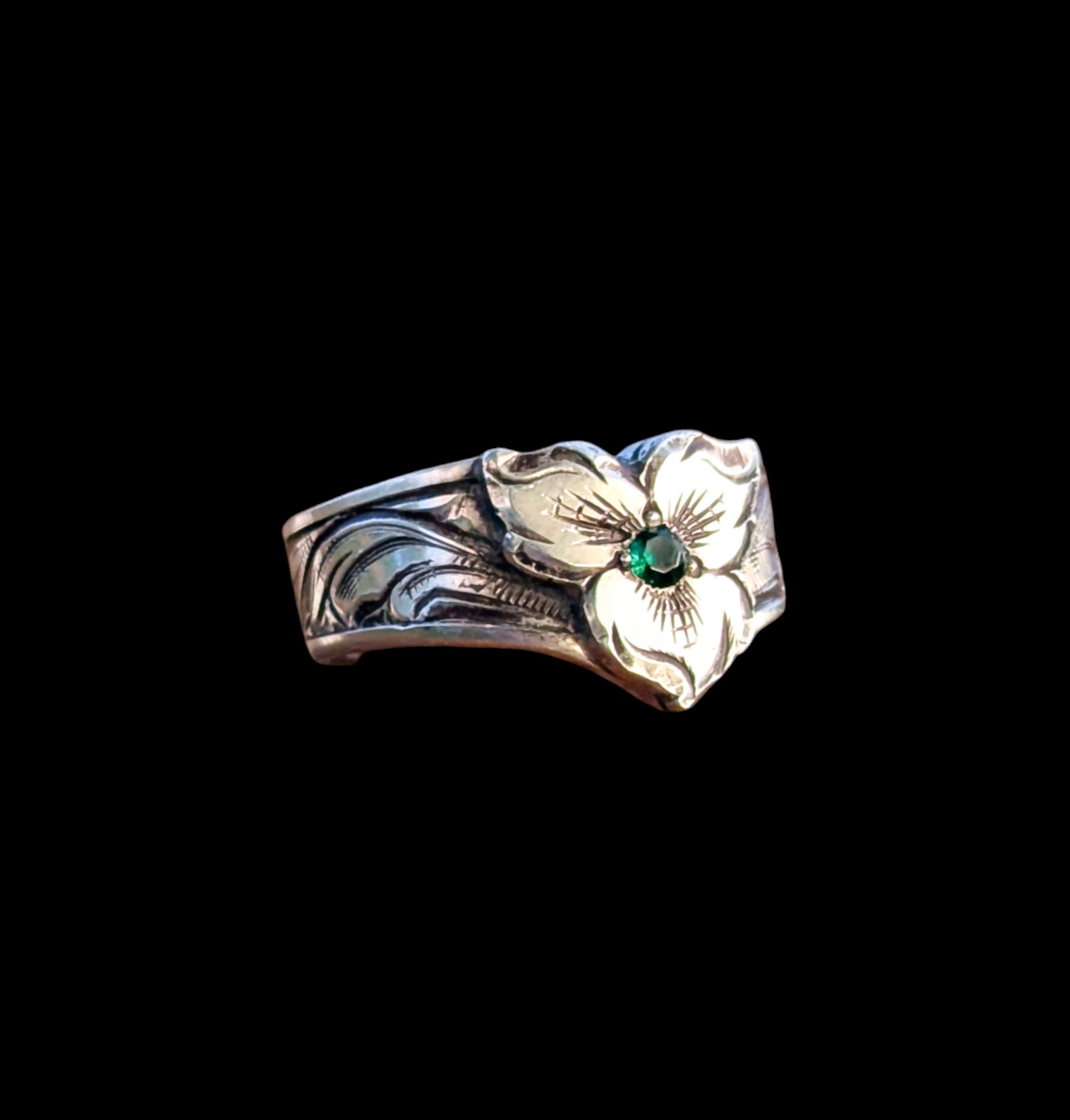 Western Style Engraved Emerald Ring